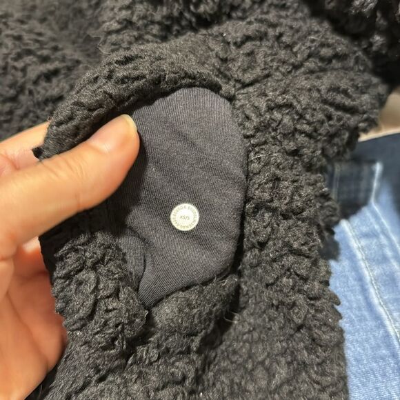 Lululemon Warm Restore Sherpa Pullover in Black XS/S - Picture 5 of 12